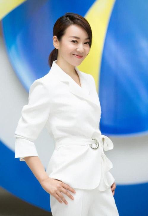 娱乐吃瓜妹闫妮是谁,娱乐吃瓜界的“瓜王”,揭秘娱乐圈幕后故事 第2张 娱乐吃瓜妹闫妮是谁,娱乐吃瓜界的“瓜王”,揭秘娱乐圈幕后故事 第2张